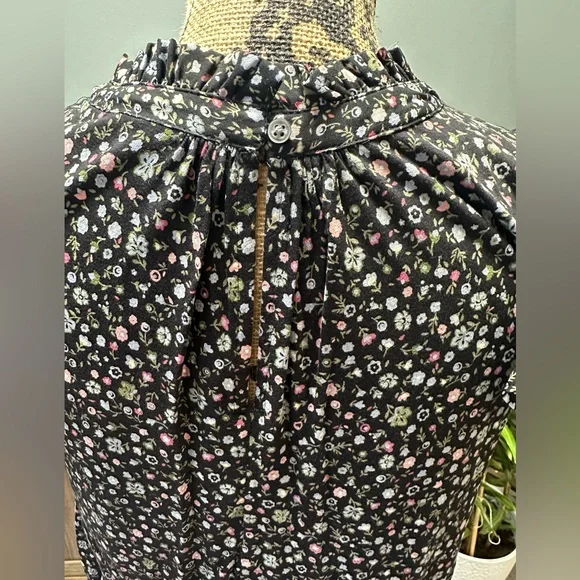 Loft sleeveless flowery blouse. Size XS. - Picture 4 of 6